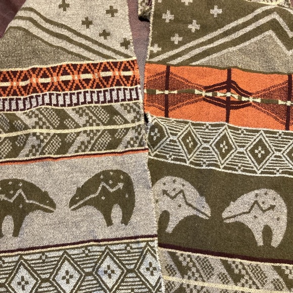 Tribal Bear Knit Funky Scarf - Picture 6 of 6